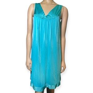 Vintage Vanity Fair women's Elegant Teal Nightgown size M
